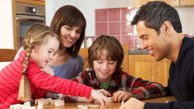 How to spend more quality time with your family playing game at kitchen table